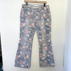Jeans acampanados de tiro bajo con estampado floral estilo años 20 de Joe Boxer, talla 13, 100% algodón, efecto desgastado. imagen 1