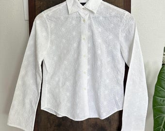Camisa vintage Bruli Swiss Made 100% algodón con botones, color blanco, bordado floral, talla S (36).