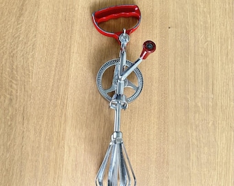 Vintage DAZEY Model 810 Red Hand Mixer Egg Beater Heavy Duty Adjustable Handle