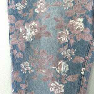 Jeans acampanados de tiro bajo con estampado floral estilo años 20 de Joe Boxer, talla 13, 100% algodón, efecto desgastado. imagen 5