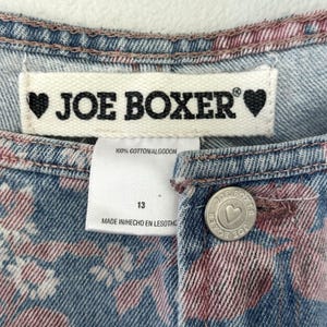 Jeans acampanados de tiro bajo con estampado floral estilo años 20 de Joe Boxer, talla 13, 100% algodón, efecto desgastado. imagen 3