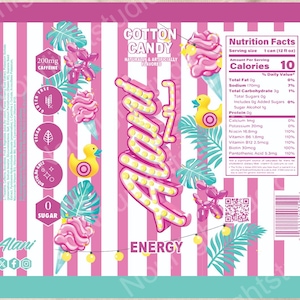Puede incluir: Una lata de bebida energética Alani con sabor a algodón de azúcar. La etiqueta presenta rayas rosas y blancas, el nombre de la marca en estilo neón e información nutricional. El diseño incluye ilustraciones de algodón de azúcar, patitos de goma y hojas tropicales.