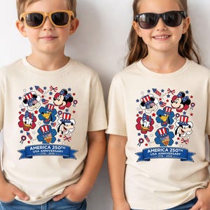 Mickey and Friends 4th July 2026 Shirt, Disney Independence Day Tee, Disneyland Family, Walt Disney World T-shirt Bild 1