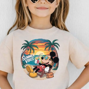 Chemise Mickey Summer Vibes, chemise de plage Mickey Mouse, t-shirt Disney Family Summer Vibes, chemise familiale assortie pour les vacances d'été, t-shirt voyage d'été image 1