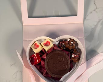 Heart Chocolate Gift – Handmade Luxury Chocolates – Romantic Gift Box – Anniversary, Birthday or Valentine’s