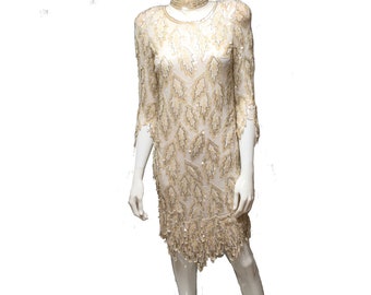 Vestido de noite com lantejoulas em seda creme.