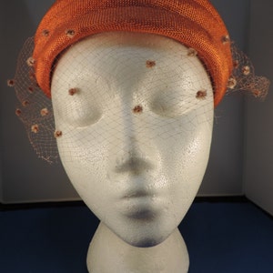 Vintage Hat Sandy Braeburn Orange Fabric Veiled Formal Turban Cap Wedding Prom Church Special Occasion Pillbox zdjęcie 3