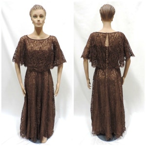 LILLI DIAMOND Jurk volledige lengte bruine illusie kanten cape