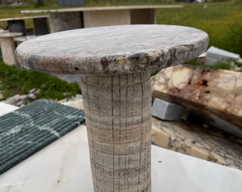 Mesa auxiliar de lujo con forma de seta de mármol