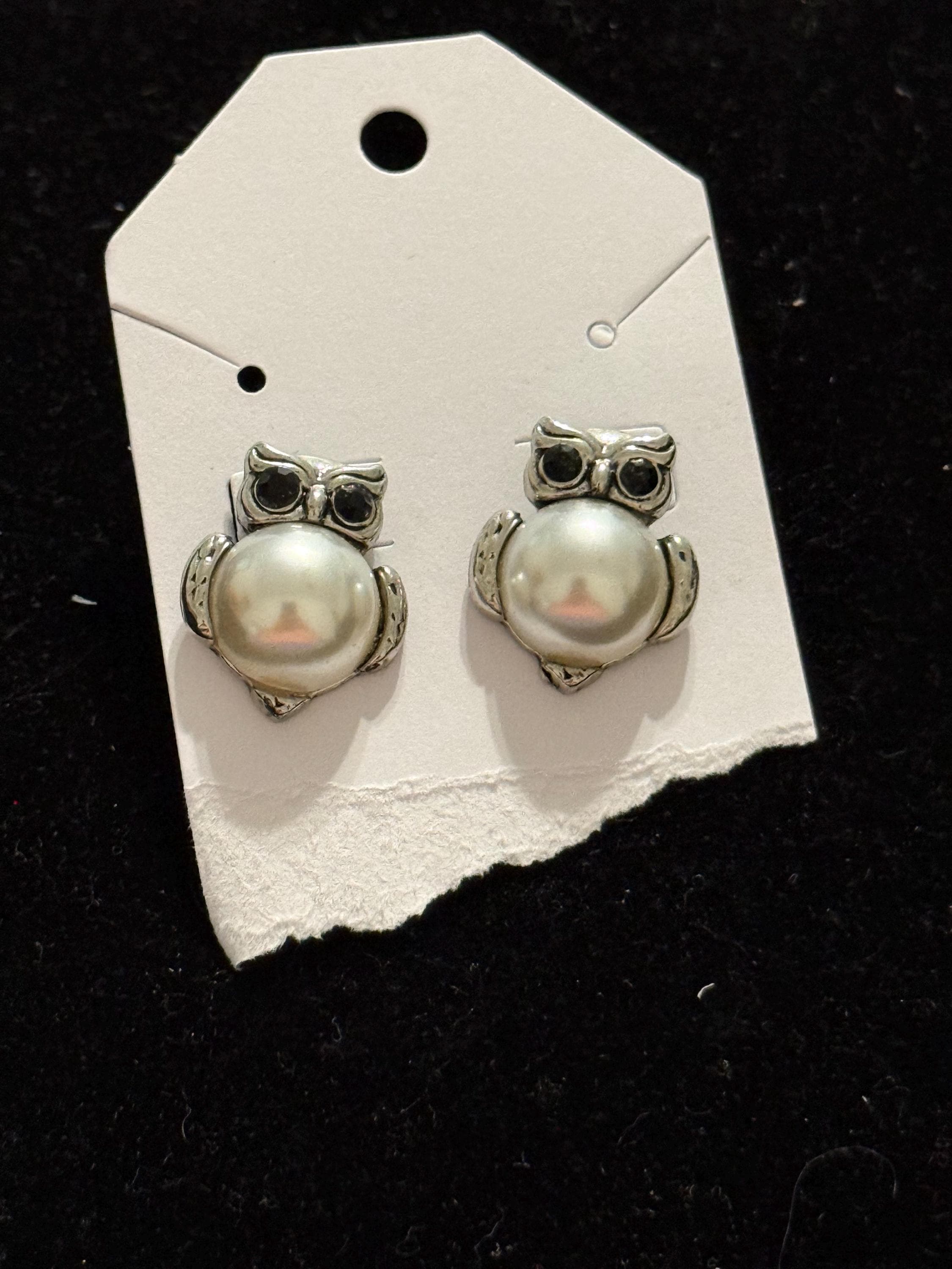 Vintage Calisa Designs antique silver-plated cute owl stud earrings featuring a white faux pearl bod