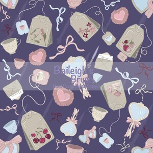 Könnte beinhalten: Ein sich wiederholendes Muster aus Teebeuteln, Teetassen, Herzen und Schleifen in Rosa, Blau und Beige auf einem dunkelvioletten Hintergrund. Einige Teebeutel haben Blumen- oder Fruchtdesigns. Das Bild enthält den Text "Baileigh's Brush Hand Drawn Digital Designs."