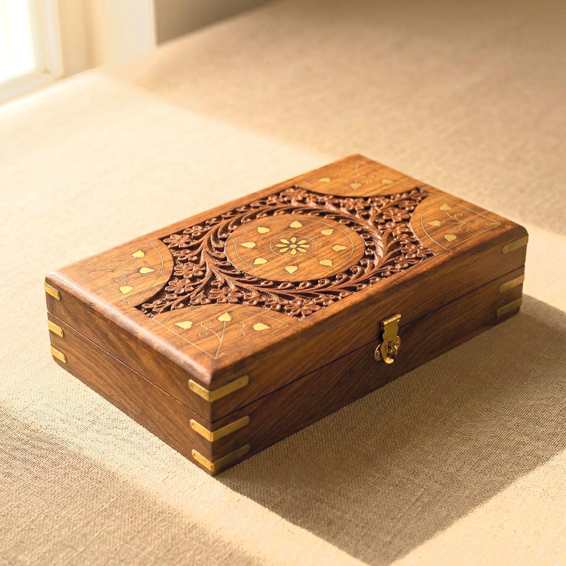 木製彫刻収納箱 手彫りの木箱 - Etsy 日本