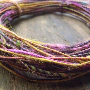 Vezeldraadkern handgesponnen kunstgaren 24 gauge draad Roodkapje Wolf- Witchy Ways- gestructureerd en hobbelig