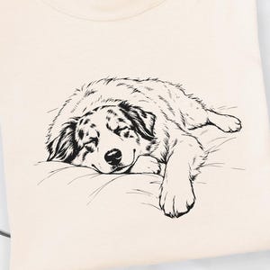 Australian Shepherd Memorial T-shirt, sovande Aussie bläckskiss, Comfort Colors® Vintage hundkonst