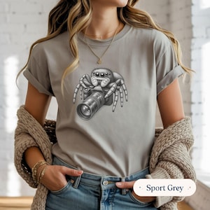 Koszulka z pająkiem skaczącym, koszulka z pająkiem fotografa makro, zabawna koszulka z pająkiem z aparatu, prezent dla miłośnika fotografii Sport Grey