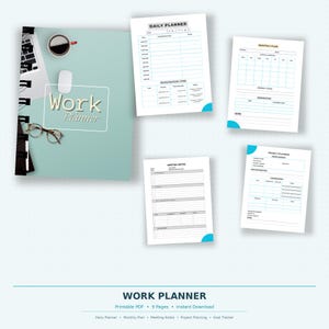 Könnte beinhalten: Ein Arbeitsplaner mit hellblauem Einband, Laptop, Kaffeetasse und Brille. Mehrere weiße Seiten mit Planer-Layouts werden angezeigt, darunter tägliche, monatliche und Projektplanungs-Vorlagen. Der Text "Work Planner" ist sichtbar.