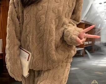 Ciepły komplet piżamowy z polaru dla kobiet – prezent dla niej – wygodna bielizna nocna