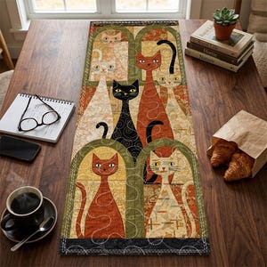 Mitte des Jahrhunderts moderne Katzen gesteppte Tischläufer, orange schwarze abstrakte Tischdekoration, wunderliches Kitty-Mittelstück, einzigartiges Wohndekor Geschenk