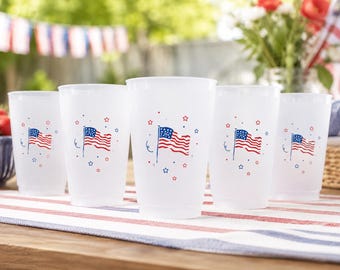 Bicchieri personalizzati con la bandiera americana, bomboniere per la festa del 4 luglio nei colori rosso, bianco e blu, bicchieri personalizzati in plastica satinata per il Memorial Day.