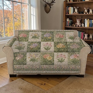 Copridivano trapuntato con motivo floreale primaverile pastello, plaid per divano con patchwork di fiori da giardino, coprisedile personalizzato, arredamento di lusso con motivi botanici.