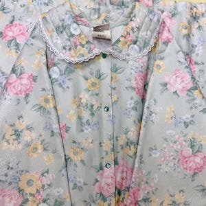 Vintage womens robe: Simply Basic, lightweight, pale green floral, size 2X