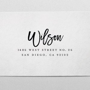Może przedstawiać: Biała etykieta zwrotna z czarnym tekstem. Tekst brzmi: "Wilson", "1486 West Street No. 26" i "San Diego, CA 92102".