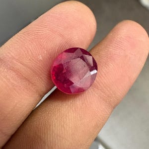 9.25 Carats Ruby faceted oval cut stone