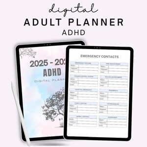 Könnte beinhalten: Zwei digitale Tablets, die einen digitalen Erwachsenenplaner für ADHS anzeigen. Das erste Tablet zeigt den Text "2025-2026 ADHD DIGITAL PLANNER" mit einer Baumgrafik. Das zweite Tablet zeigt ein Notfallkontaktformular.