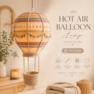 Puede incluir: Una lámpara de globo aerostático de ganchillo con rayas horizontales en amarillo, azul y terracota. El texto dice: HOT AIR BALLOON Lamp, CROCHET PATTERN, PDF PATTERN, Instant Download, Step by Step Guide, Beginner Friendly, Made with Love.