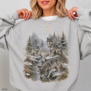 Retro Wolf Pack-tröja: Snöig skogsvildliv Crew Neck