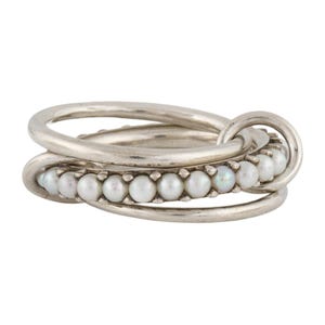Anillo SPINELLI KILCOLLIN, anillo de plata de ley 925 con perlas blancas, diseño de eternidad completa y conector multilink. Anillo de joyería de perlas de plata maciza.
