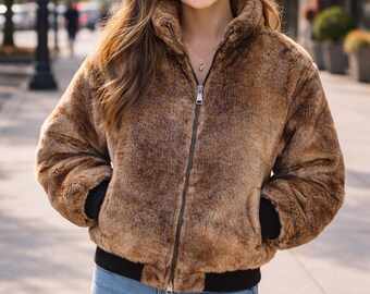 Unisex Brown Fur Jacket Synthetic Leather Lining Bomber Coat Winter Vintage Style Men Women Warm Luxury Streetwear Gift