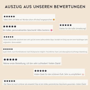 Puede incluir: Una pantalla gr&aacute;fica titulada AUSZUG AUS UNSEREN BEWERTUNGEN que presenta siete rese&ntilde;as de clientes de cinco estrellas escritas en alem&aacute;n. El texto incluye varios comentarios positivos sobre regalos personalizados, camisetas y tazas, acompa&ntilde;ados de peque&ntilde;os emojis como una cara sonriente, una flor y un l&aacute;piz labial.