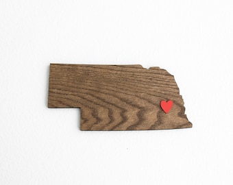 Nebraska Wall Art Home Decor - Cutout State Sign with Heart - Wooden Nebraska Wall Hanging Gift - Omaha, Lincoln, NE