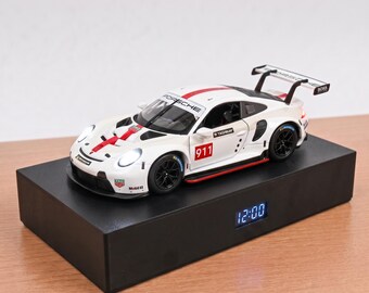 Porsche 911 RSR GT Wecker – Realistischer Motorsound, funktionierende Scheinwerfer, handgefertigt, Geschenk für Autoliebhaber