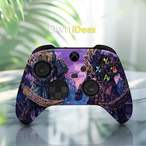 Puede incluir: Mando de Xbox con un diseño personalizado que presenta una escena de fantasía en morado, azul y dorado. El mando tiene joysticks y botones negros, con el texto "OwniDeas" en amarillo.