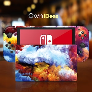 Może przedstawiać: Kolorowa, abstrakcyjna skórka na konsolę Nintendo Switch z czerwonym ekranem i logo Nintendo Switch. Skórka zawiera żywą mieszankę kolorów niebieskiego, żółtego, czerwonego i białego.