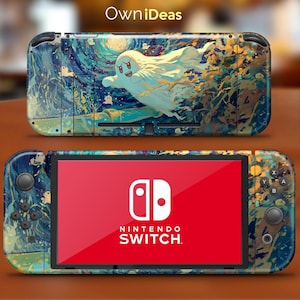 Puede incluir: Una consola Nintendo Switch con una piel personalizada que presenta un diseño artístico vibrante. La piel muestra un personaje fantasma contra un fondo arremolinado azul y dorado, que recuerda a una pintura famosa. La pantalla de la consola muestra el logotipo de Nintendo Switch.