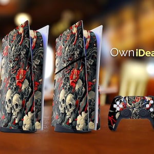 Może przedstawiać: Czarno-czerwona konsola PlayStation 5 i kontroler z naklejką przedstawiającą czaszkę i kwiaty. Projekt zawiera czaszkę z kwiatowym wzorem i stworzenie przypominające smoka. W tle widoczny jest tekst "OwnIdeas".