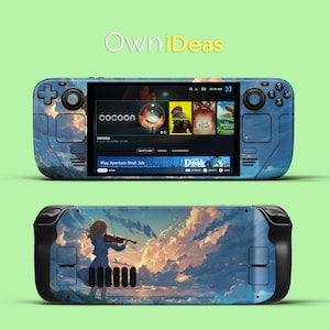 Könnte beinhalten: Eine blaue Steam Deck mit einem individuellen Design mit Himmel und Wolken. Der Text "OwniIdeas" ist oben auf dem Gerät zu sehen. Der Bildschirm zeigt eine Spieloberfläche. Die Rückseite des Geräts zeigt ein Mädchen, das Geige spielt.