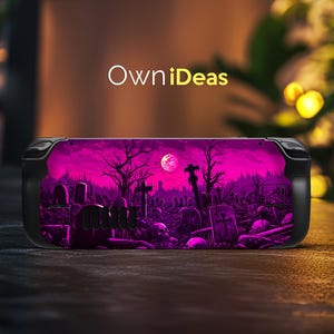 Peut inclure: Une peau de console de jeu vidéo noire et violette avec une scène de cimetière effrayante. Le motif représente un ciel rose avec une pleine lune, des arbres en silhouette et des pierres tombales avec des croix.