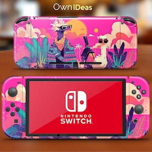 Puede incluir: Una consola Nintendo Switch rosa con una piel personalizada que presenta una colorida ilustración de un pájaro y una llama con gafas de sol. La pantalla muestra el logotipo de Nintendo Switch en blanco sobre un fondo rojo.