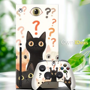 Puede incluir: Una piel blanca para la consola Xbox Series X y el mando con un diseño de gato negro y signos de interrogación. El diseño presenta un gato negro con ojos amarillos, un gato blanco con ojos azules y un gato marrón con ojos verdes. El fondo es blanco con signos de interrogación y un solo ojo.