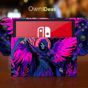 Könnte beinhalten: Eine Nintendo Switch-Konsole mit einem individuellen Skin, der ein lebendiges Design eines Sensenmanns mit Sense, Flügeln und Heiligenschein zeigt. Das Design hat ein Farbschema aus Lila, Pink und Blau. Der Text "Own iDeas" ist sichtbar.