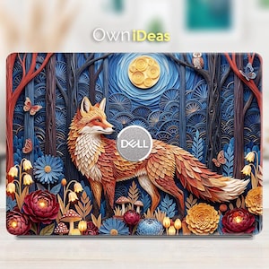 Könnte beinhalten: Ein Laptop-Skin mit einer Illustration im Scherenschnitt-Stil, die einen Fuchs in einem nächtlichen Wald zeigt. Das Design umfasst einen gelben Mond, blaue Bäume, rote und gelbe Blumen, Pilze und Schmetterlinge. Das Dell-Logo ist zentriert und OwniDEAS steht oben.