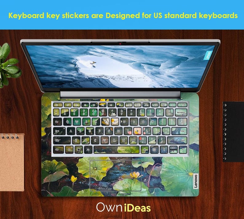 Puede incluir: Un ordenador port&aacute;til con una pegatina de teclado verde y amarilla con un dise&ntilde;o de nen&uacute;far. El texto "Own iDeas" est&aacute; impreso debajo del teclado. El texto "Keyboard key stickers are Designed for US standard keyboards" est&aacute; impreso en la parte superior de la imagen.