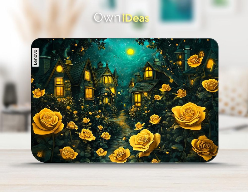 Puede incluir: Una piel para port&aacute;til con un dise&ntilde;o fantasioso que representa una escena nocturna con casas, una luna y rosas amarillas. El texto "OwnIdeas" est&aacute; impreso en la piel.