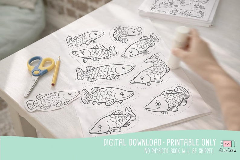 Puede incluir: Una hoja de colorear con peces en blanco y negro, unas tijeras y un l&aacute;piz. Los peces est&aacute;n delineados en blanco y negro, listos para colorear. El texto en la parte inferior dice "DESCARGA DIGITAL - SOLO IMPRIMIBLE".