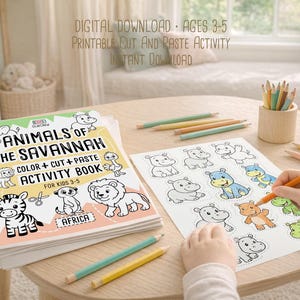 K&ouml;nnte beinhalten: Ein Stapel "Animals of the Savannah" Aktivit&auml;tsb&uuml;cher f&uuml;r Kinder im Alter von 3-5 Jahren mit Ausmal-, Ausschneide- und Klebeaktivit&auml;ten. Das Buchcover zeigt Zeichentricktiere. Ein Kind malt eine Nilpferd-Illustration mit Buntstiften aus.