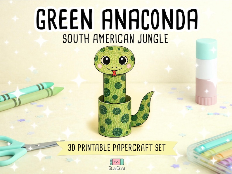 Pode incluir: Um conjunto de artesanato em papel 3D com uma sucuri verde com manchas escuras, olhos grandes e uma l&iacute;ngua vermelha. O texto diz GREEN ANACONDA SOUTH AMERICAN JUNGLE e 3D PRINTABLE PAPERCRAFT SET. A cobra &eacute; montada a partir de cilindros de papel.